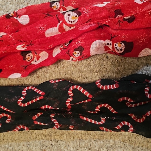 Holiday Scarf Set with Candy Cane and Snowman Designs NWT - Picture 2 of 2